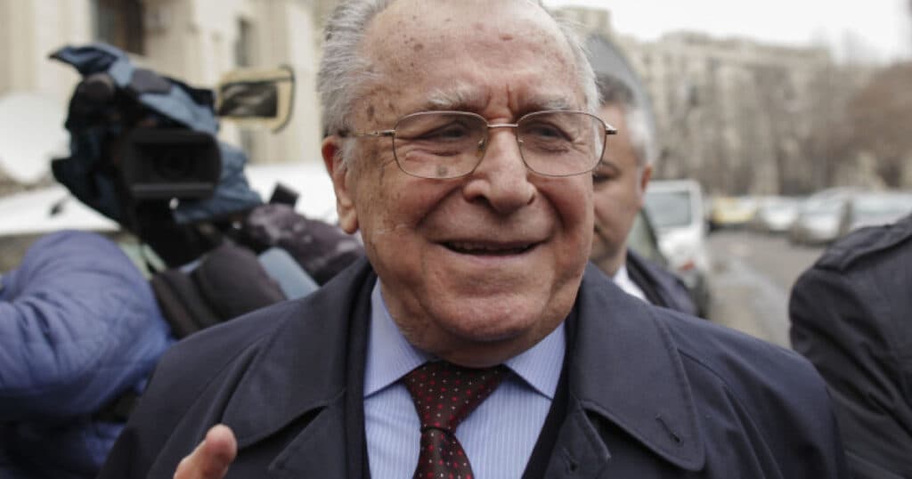 Informații noi privind starea de sănătate a lui Ion Iliescu. Fostul președinte continuă să fie internat la terapie intensivă în spitalul SRI.