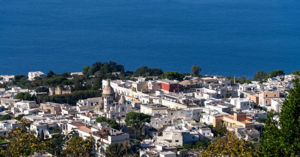 O celebră destinație turistică din Italia interzice apropierile chelnerilor și vânzătorilor de turiști pe stradă. Amenzi uriașe