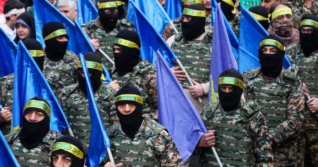 Organizațiile paramilitare din Iran vânează agenți Mossad. Ce reprezintă Basij, gruparea care provoacă temeri în rândul populației?