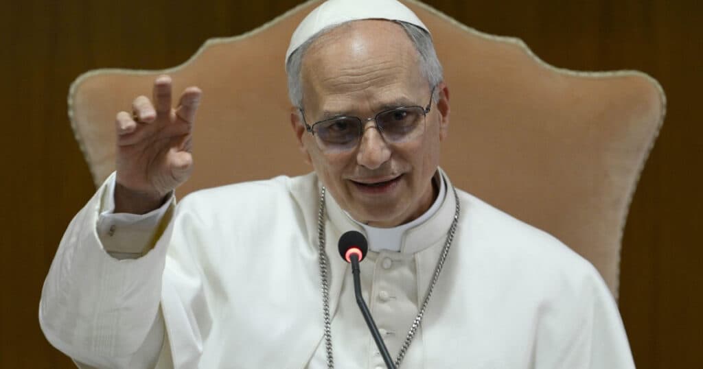 Papa Leon declară zero toleranță pentru preoții implicați în abuzuri sexuale și apreciază contribuția presei la democrație.
