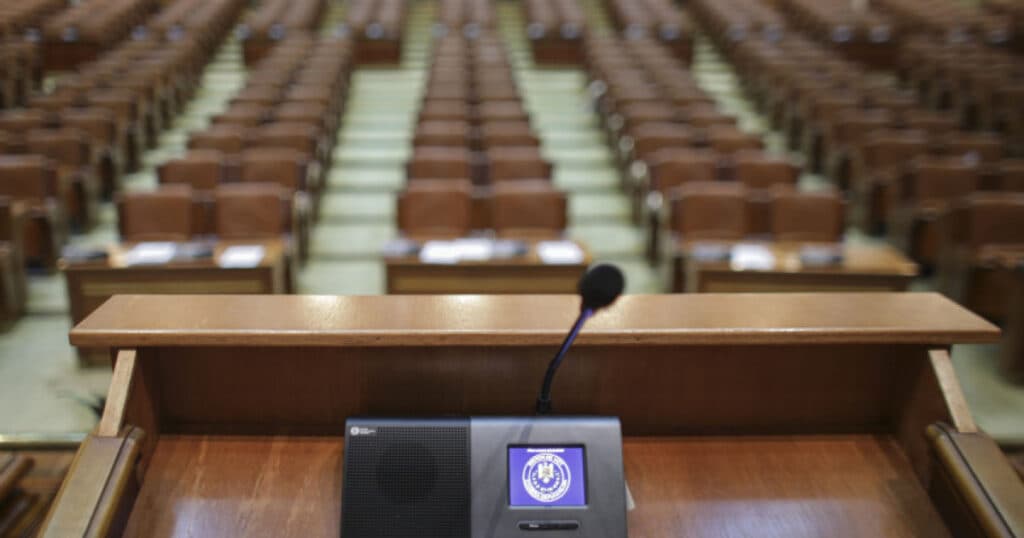 Parlamentarii din comisii nu vor putea folosi mașinile de serviciu în timpul vacanței.