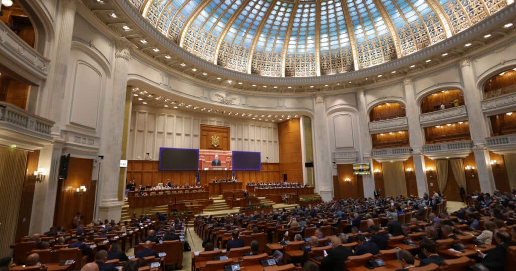 Parlamentul își alege astăzi liderii celor două Camere, după învestirea Guvernului Bolojan. Propunerile PSD și PNL.