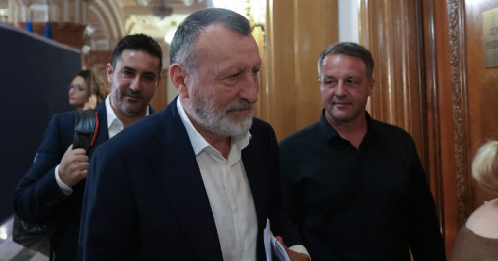 Paul Stănescu afirmă că nu se va prezenta la Curtea de Conturi și că nu își va părăsi partidul PSD. „Va veni momentul în care voi face un pas în spate.”