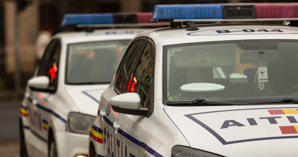 Percheziții în Constanța și Vaslui. Polițiști acuzați de mită și trafic de influență. Un agent a fost reținut.