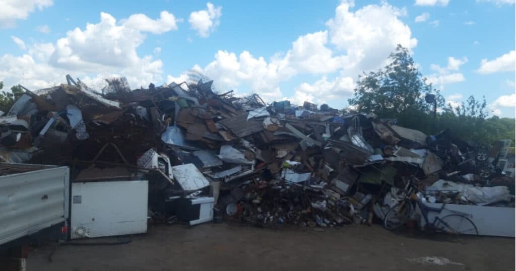 Percheziții la companii bănuite de reciclare fictivă a ambalajelor din sticlă și plastic, cauzând un prejudiciu de 8 milioane de lei.