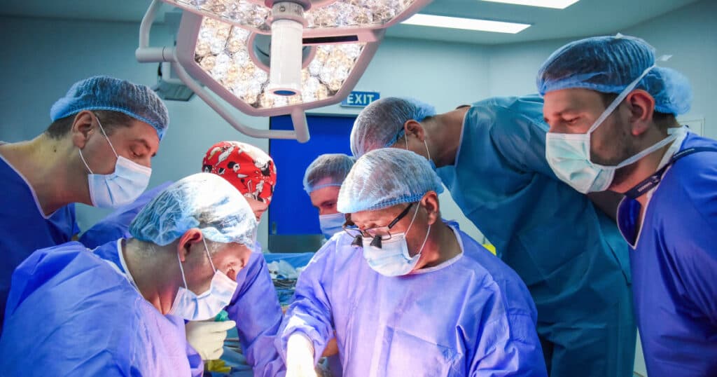 Realizări remarcabile în transplantul hepatic de la donator viu la Spitalul Clinic SANADOR