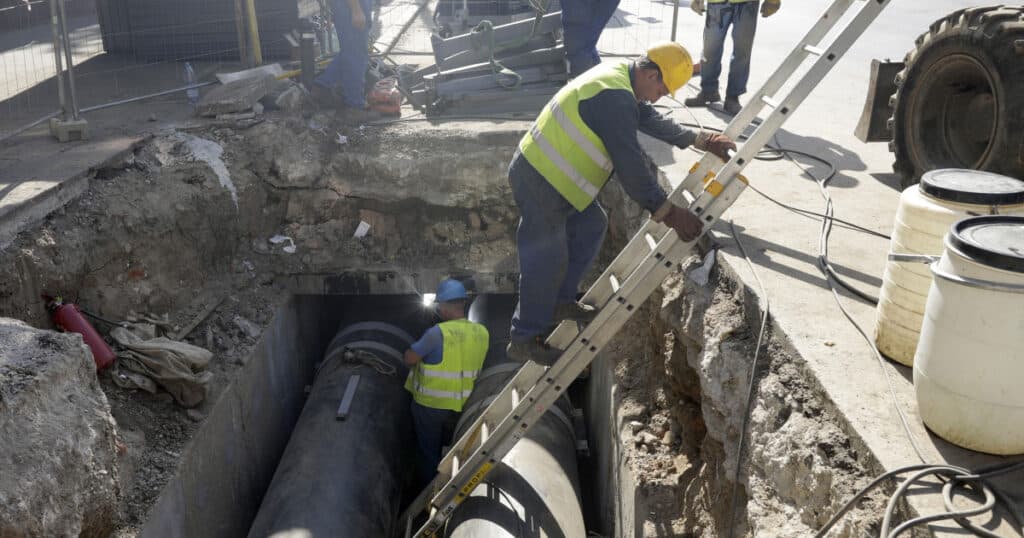 Mai mult de 2.500 de blocuri din București nu beneficiază de apă caldă. Detalii oferite de Termoenergetica.