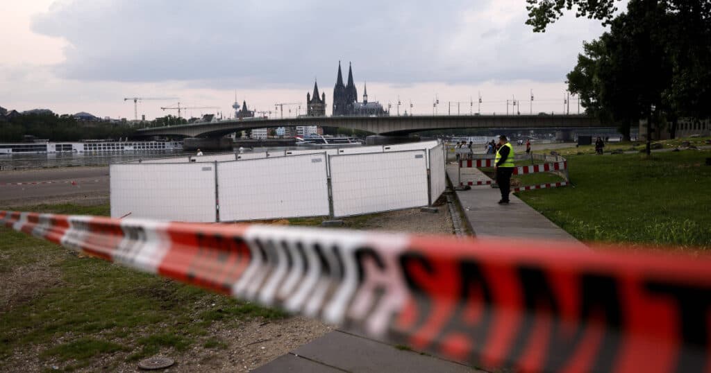 Mai mult de 20.000 de oameni au fost evacuați în urma găsirii unor bombe în centrul orașului Köln, Germania.