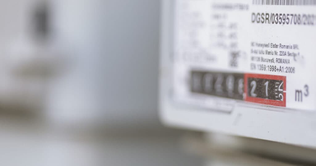 Peste 4 milioane de români vor beneficia lunar de vouchere în valoare de 50 lei pentru achitarea facturilor la electricitate.