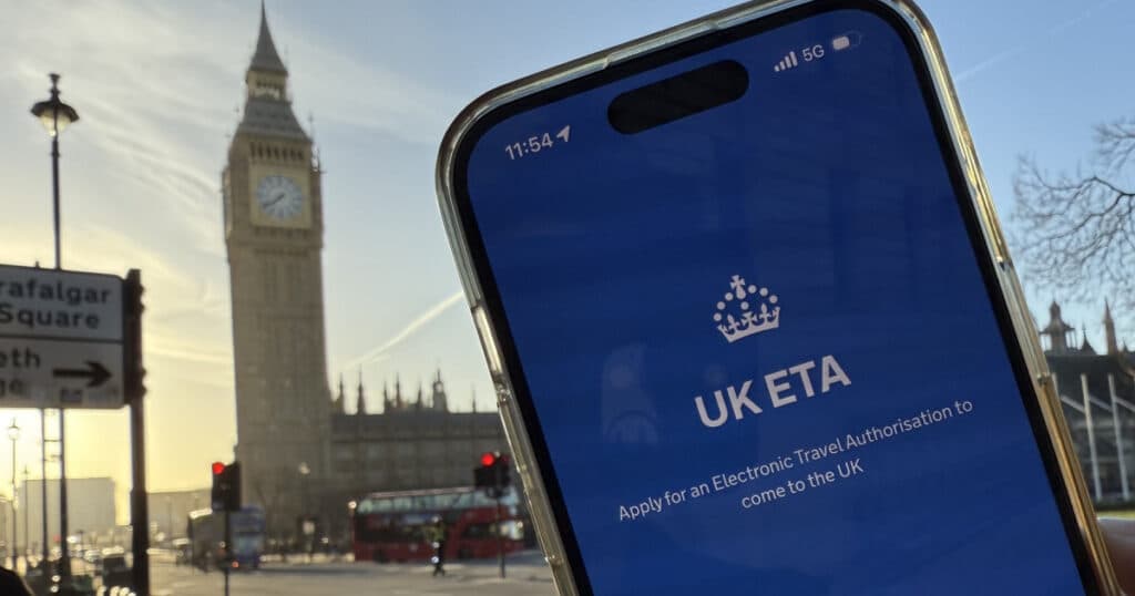 Mai mult de 9.000 de angajați ai companiilor aeriene europene au fost instruiți să nu permită îmbarcarea pasagerilor care nu au viză pentru Marea Britanie.