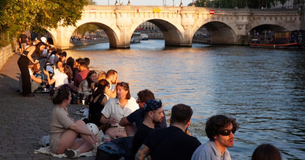 Strategia Parisului pentru a aborda căldura extremă: Școli și locuințe adaptate la temperaturi de 50 de grade Celsius