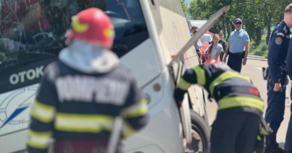 Planul Roșu de Intervenție a fost activat în Botoșani, în urma răsturnării unui autocar pe DN 29.