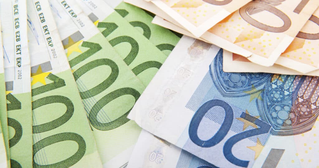 Politicienii intenționează să implementeze taxe noi, în contextul în care România se confruntă cu „o hemoragie extraordinară”: Frauda cu TVA.
