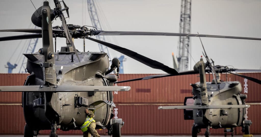 Polonia reîntârzie achiziția elicopterelor Black Hawk. „Poate ar trebui să ne orientăm spre drone”