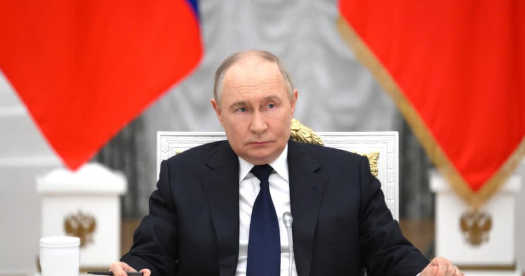 Putin susține că Moscova este pregătită să reia negocierile cu Ucraina.