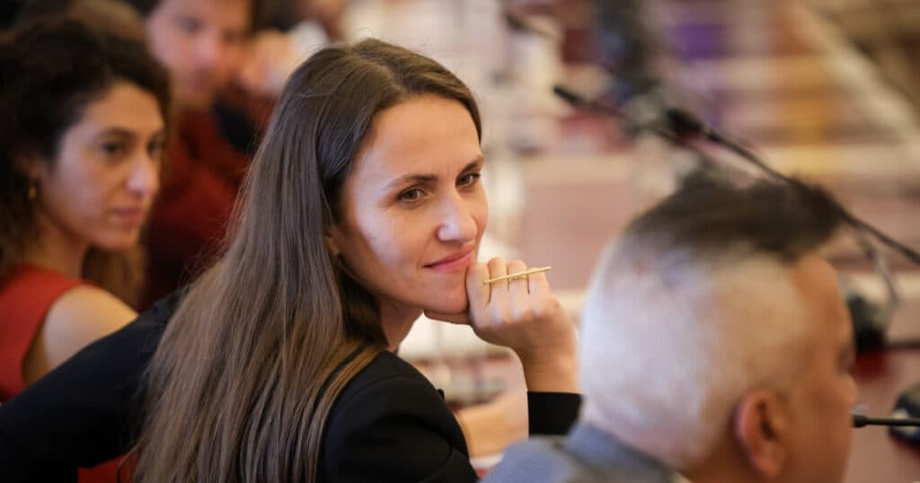 Raluca Turcan o susține pe Oana Țoiu, atacată din cauza alegerii vestimentare. „Este un dispreț profund față de femei”