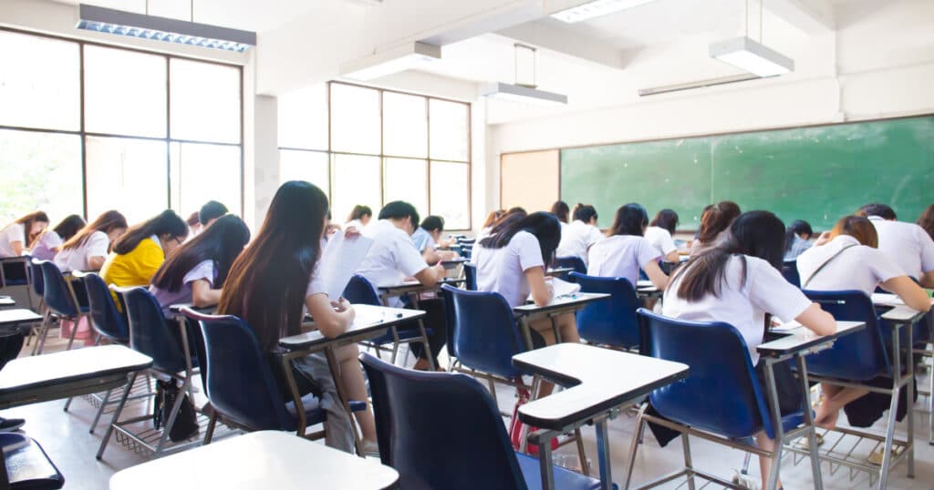 Rata de participare la BAC la proba scrisă de Limba și literatura română a fost de 98,71%, iar 25 de candidați au fost eliminați pentru fraudă.