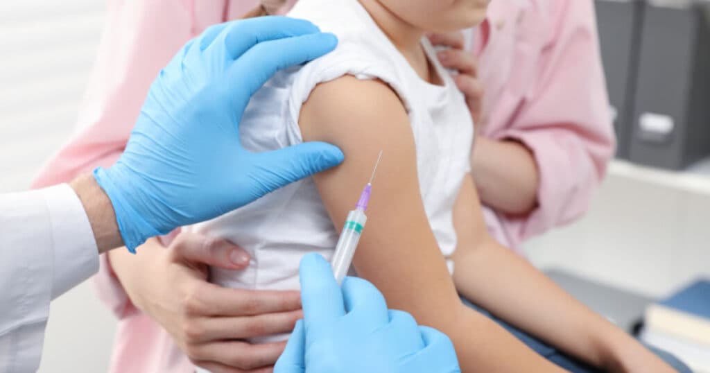 Un studiu arată că rata de vaccinare a copiilor este în scădere la nivel mondial, expunând milioane de oameni la risc.