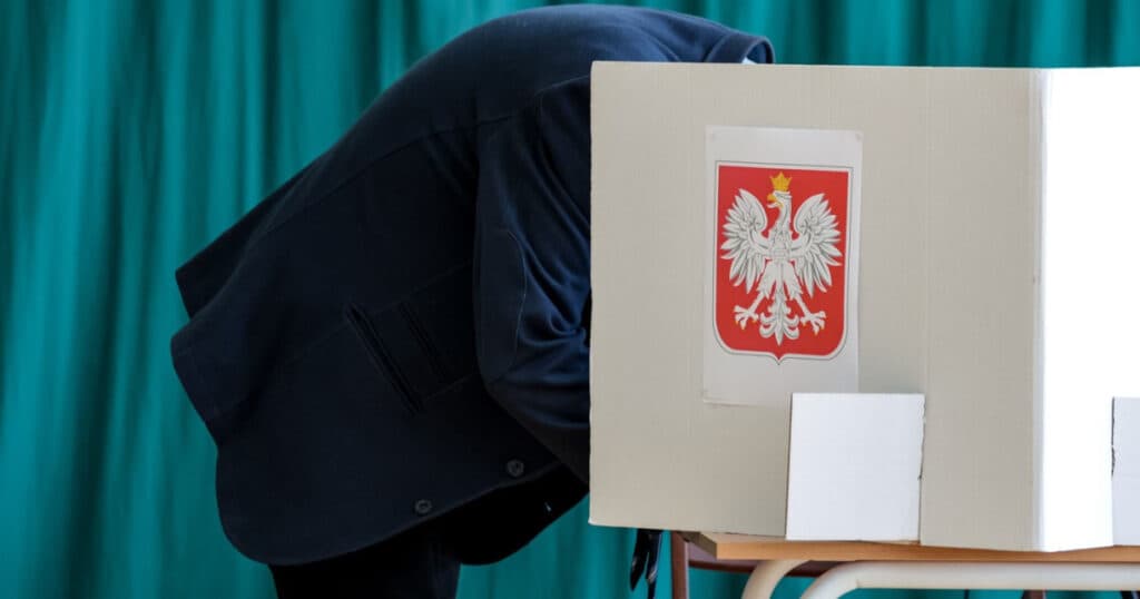 Prezență record la vot în Polonia: 71,31% dintre cetățenii cu drept de vot au participat la urne în turul II al alegerilor prezidențiale.