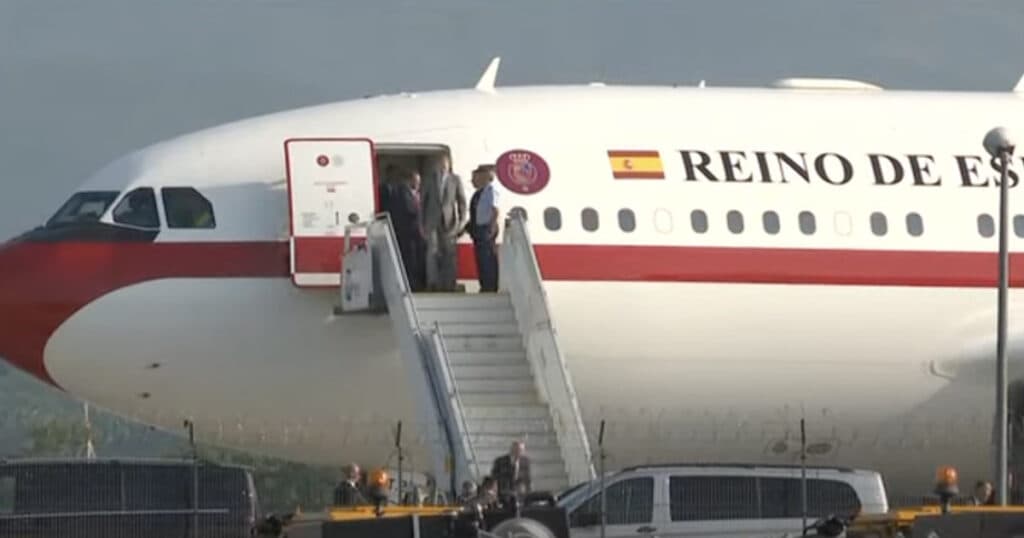 Regele Spaniei, Felipe al VI-lea, a sosit luni seară la Sibiu. Marți se va deplasa la poligonul Cincu, împreună cu președintele Nicușor Dan.