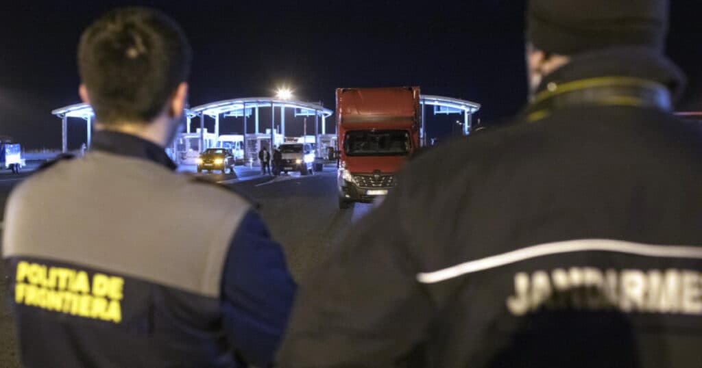 Român, condamnat la închisoare în Ungaria pentru trafic de persoane. Care este numărul migranților pe care i-a adus ilegal în țara vecină?