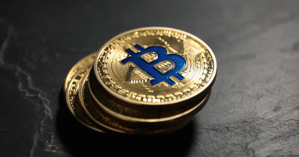 Scandal în Cehia: guvernul trece cu bine peste un vot tensionat după o donație semnificativă în bitcoin de la un fost condamnat.