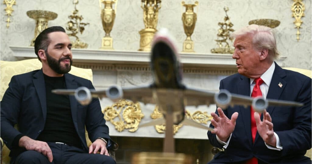 Pactul ascuns al președintelui preferat de Trump. Jurnaliști reținuți după expunerea legăturii cu mafia a „celui mai cool dictator”.
