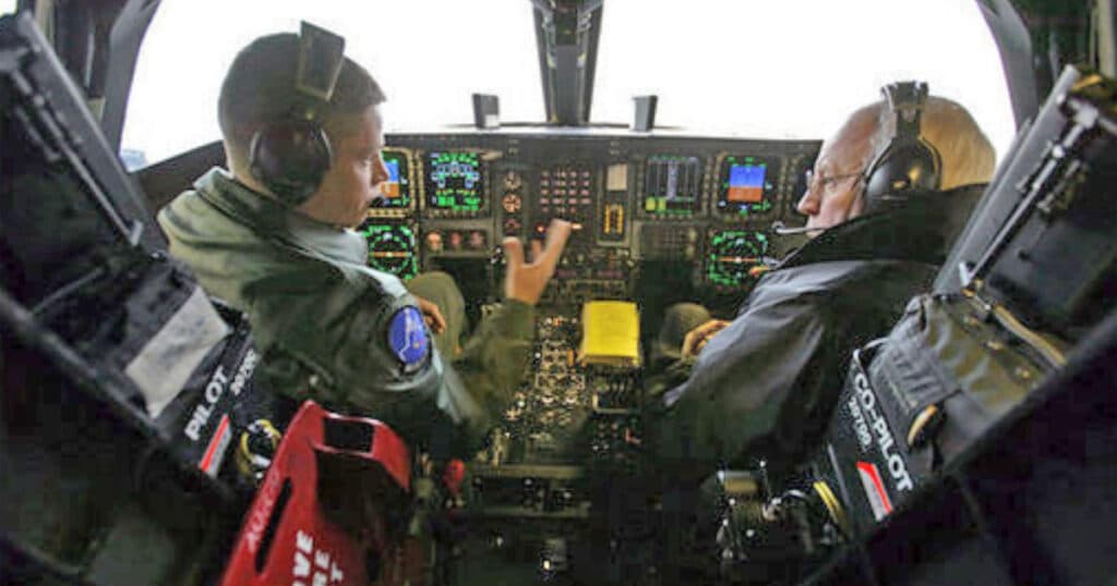 Semințele de floarea-soarelui: ingredientul esențial care îi susține pe piloții bombardierelor B-2 să rămână treji în timpul misiunilor