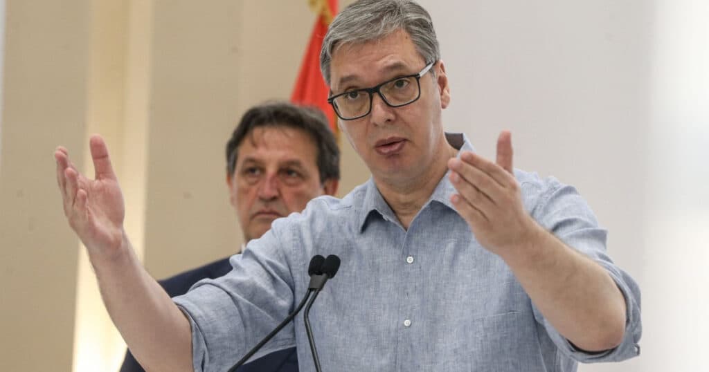 Serbia oprește complet exportul de arme. Vucic: „Cui să trimit muniţii? În Antarctica?”