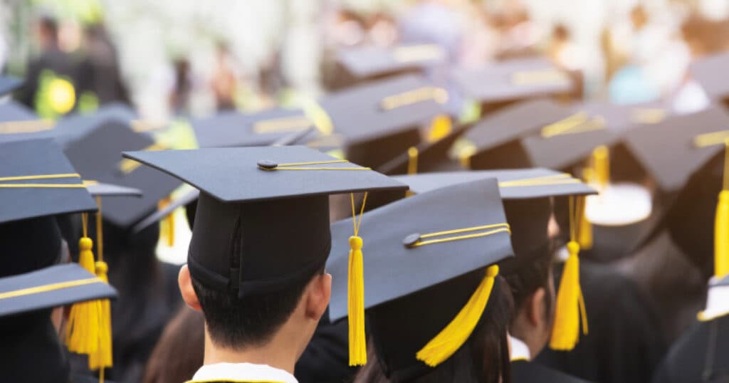Studenții protestează astăzi deoarece guvernul intenționează să reducă bursele.
