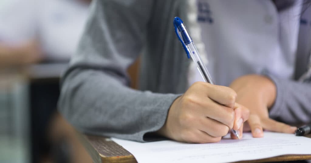 Subiecte BAC 2025, la Matematică. Elevii de la profilul real desfășoară astăzi examenul la Matematică.