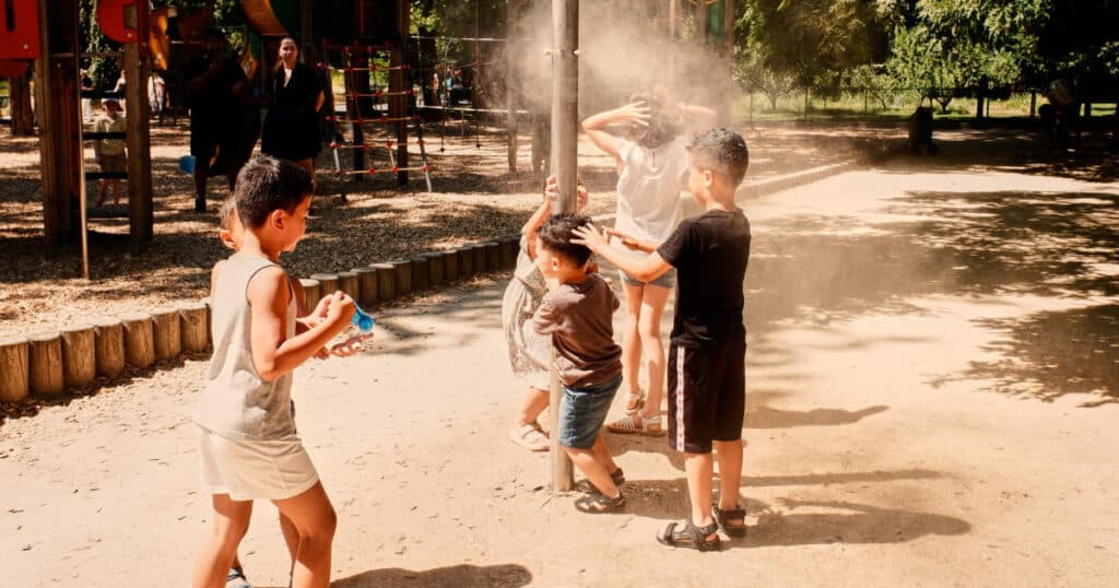 Sudul Europei, lovit de un val de caniculă: „Această căldură nu este normală”. Temperatura apei Mediteranei a ajuns deja la nivelul din august.