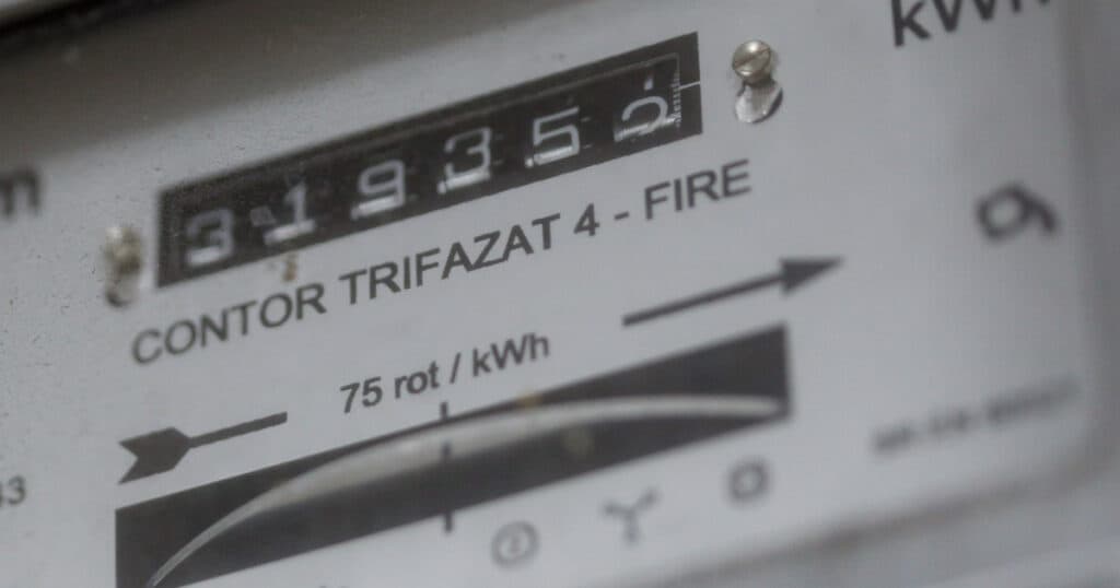 Tichete de 50 de lei lunar pentru achitarea facturilor la electricitate. Cine sunt beneficiarii și cum se realizează înscrierile.