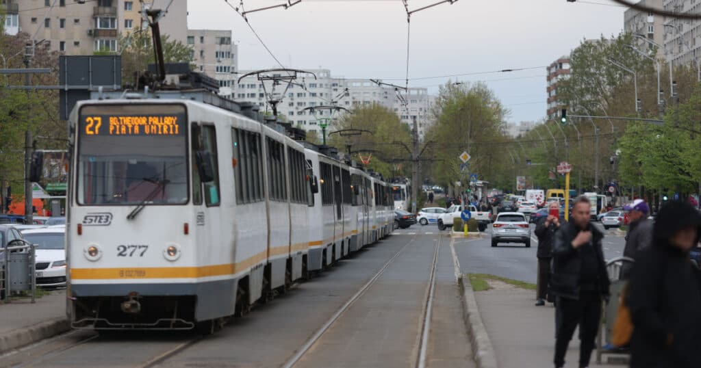 Tramvai ieșit de pe șine pe Bulevardul Theodor Pallady din București. Circulația liniilor 19, 27 și 49 este oprită.