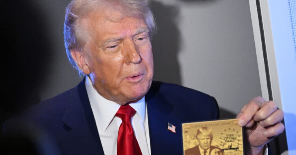 Trump a lansat platforma online pentru „Cardul de aur”, viza americană pentru cei bogați: „Mii de persoane doresc să se înscrie”