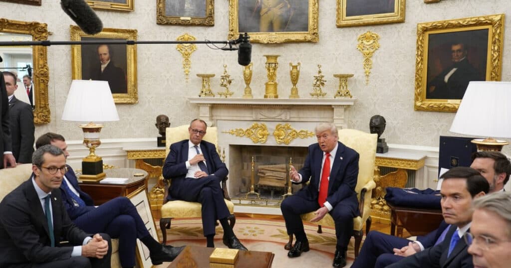 Trump i-a comunicat lui Merz că este preferabil ca Ucraina și Rusia „să se confrunte pentru o perioadă”.
