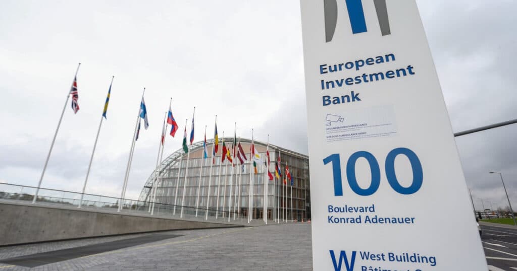 UE crește plafonul pentru Banca Europeană de Investiții la 100 de miliarde de euro (Reuters)