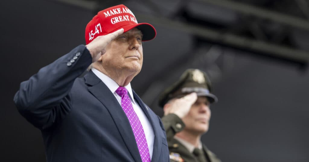 O călătorie cu elicopterul, o convorbire telefonică și o decizie istorică: Cum a decis Trump să atace Iranul
