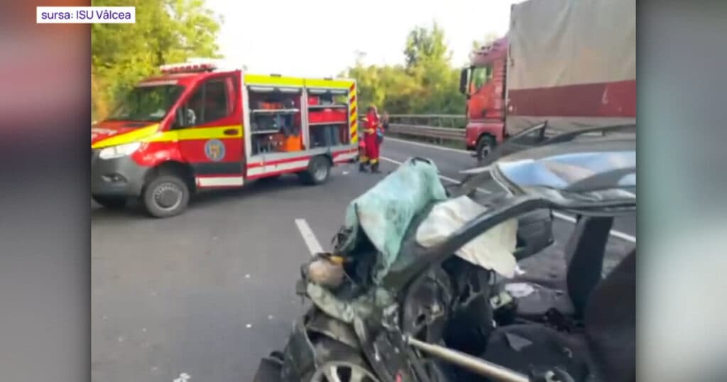 Accident grav între un TIR și o mașină pe DN7 în Vâlcea, soldat cu un deces și o persoană rănită.