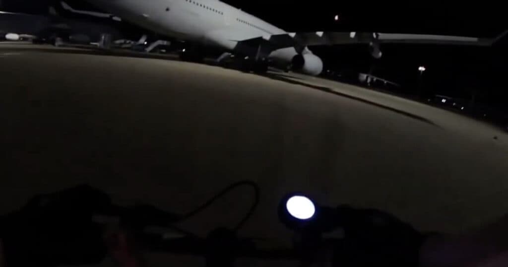 Activiști pro-palestinieni au intrat în baza aeriană britanică Brize Norton și au stropit avioanele cu vopsea.