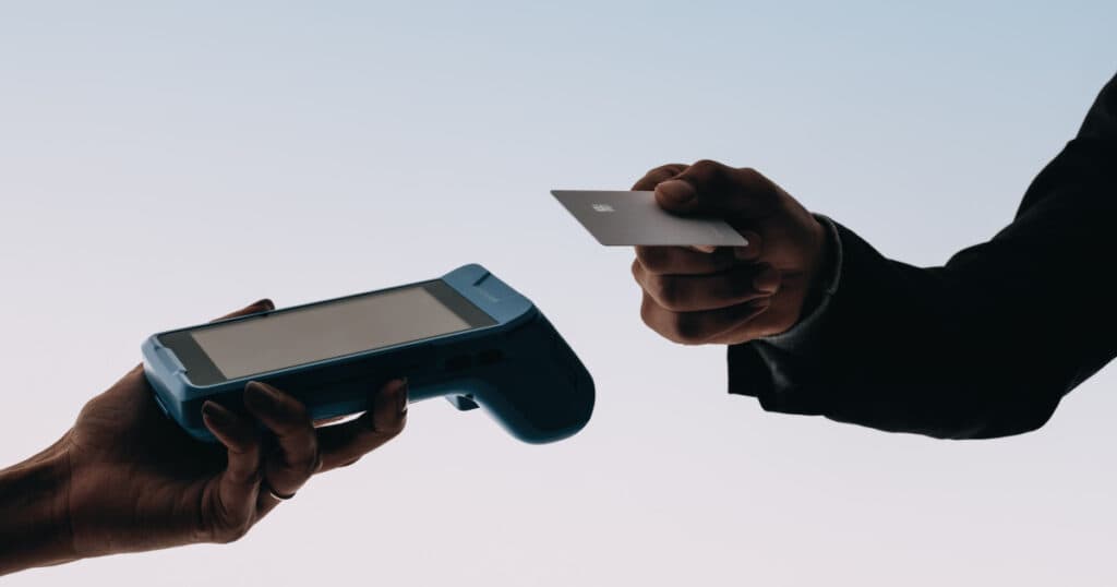 Economiștii contestă propunerea de taxare a tranzacțiilor bancare: „Dacă dorim să plece toți banii din țară sau să ajungem la faliment, este o măsură eficientă”