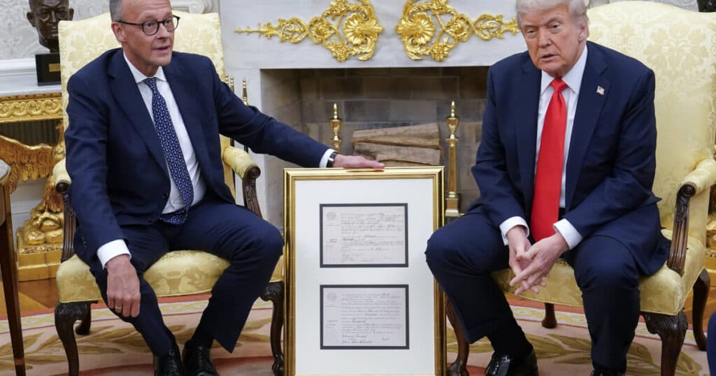 Friedrich Merz i-a oferit lui Trump certificatul de naștere al bunicului său, Friedrich Trump. „Un nume german serios”