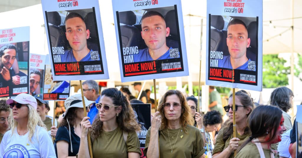 Imaginile răpirii unui militar israelian de către Hamas, difuzate de familia acestuia. Declarațiile mamei ostaticului.