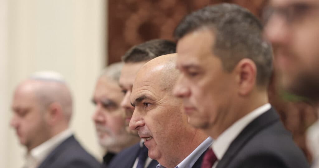 Nicușor Dan se întâlnește cu partidele mâine la Cotroceni. Ședință la PSD diseară. Ilie Bolojan are șanse mari să devină premier (surse)
