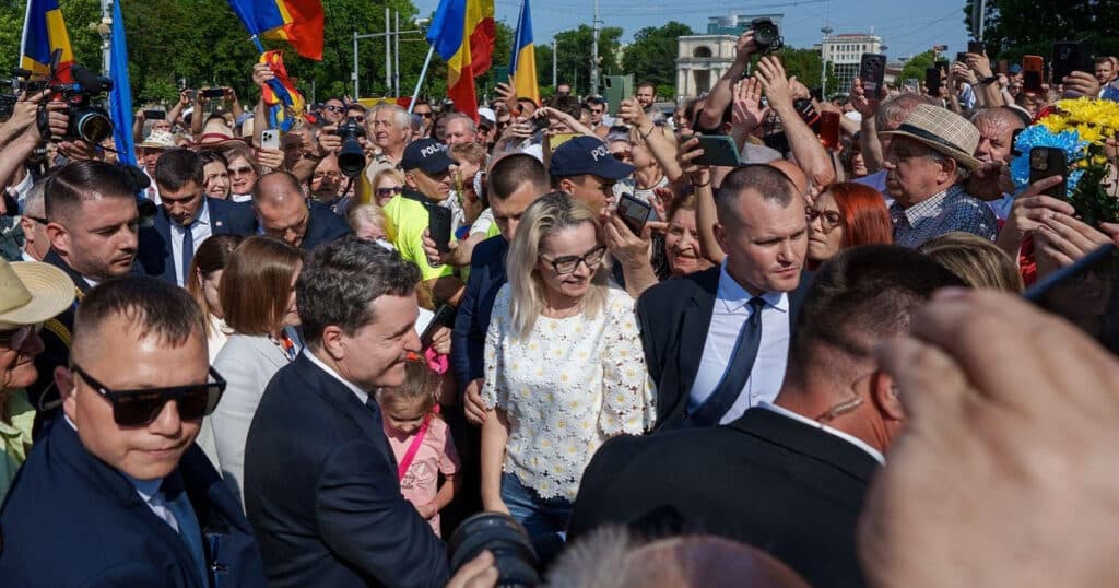 Nicușor Dan, întâmpinat cu căldură la Chișinău. Președintele a obținut votul a peste 80% dintre basarabenii cu cetățenie română.