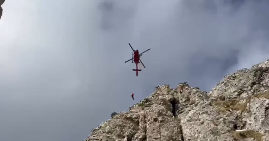 Patru alpiniști, blocați în Munții Bucegi, au avut parte de o intervenție Salvamont ce a durat 17 ore.
