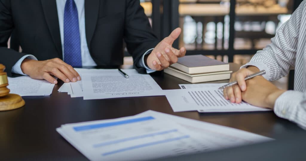 Premiera în România: Orașul în care cetățenii pot solicita „avocatul de serviciu” pentru consultanță juridică gratuită.