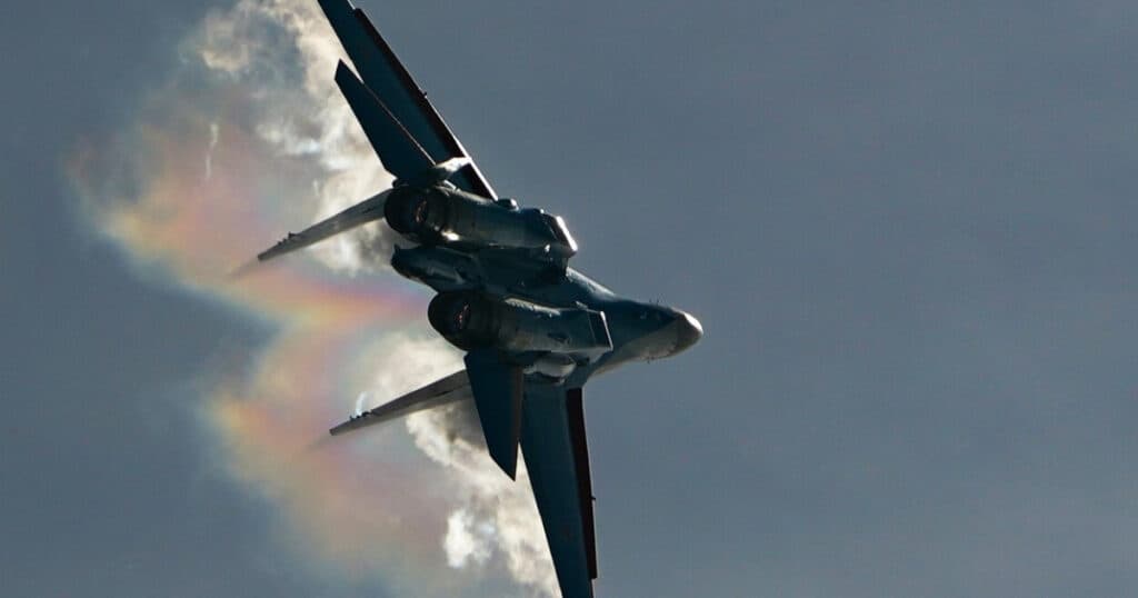 Primele imagini cu avionul rusesc Su-35 doborât în regiunea Kursk. Cum au reușit ucrainenii să execute lovitura
