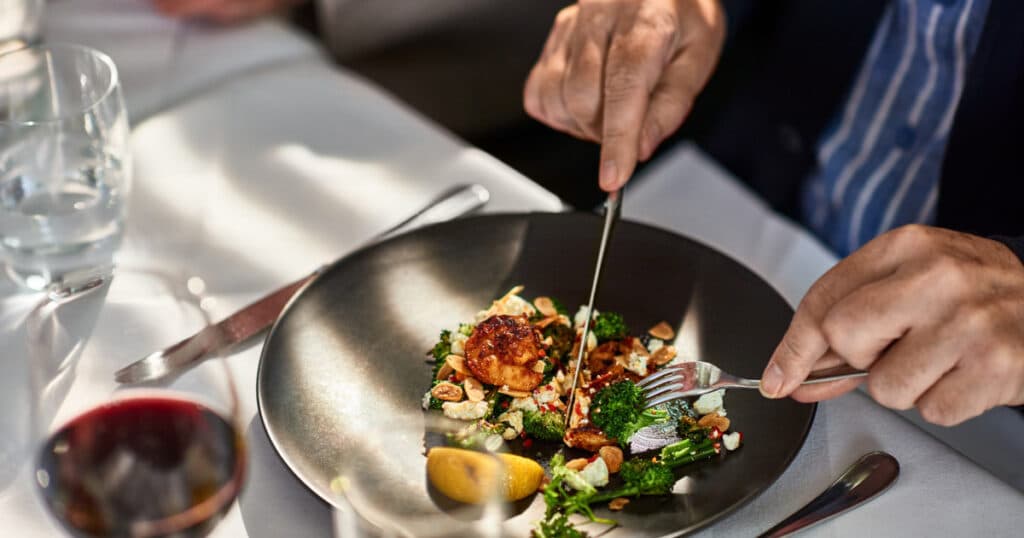 Românii frecventează mai rar restaurantele. Sectorul HoReCa a suferit pierderi de 8% în primele luni ale acestui an.