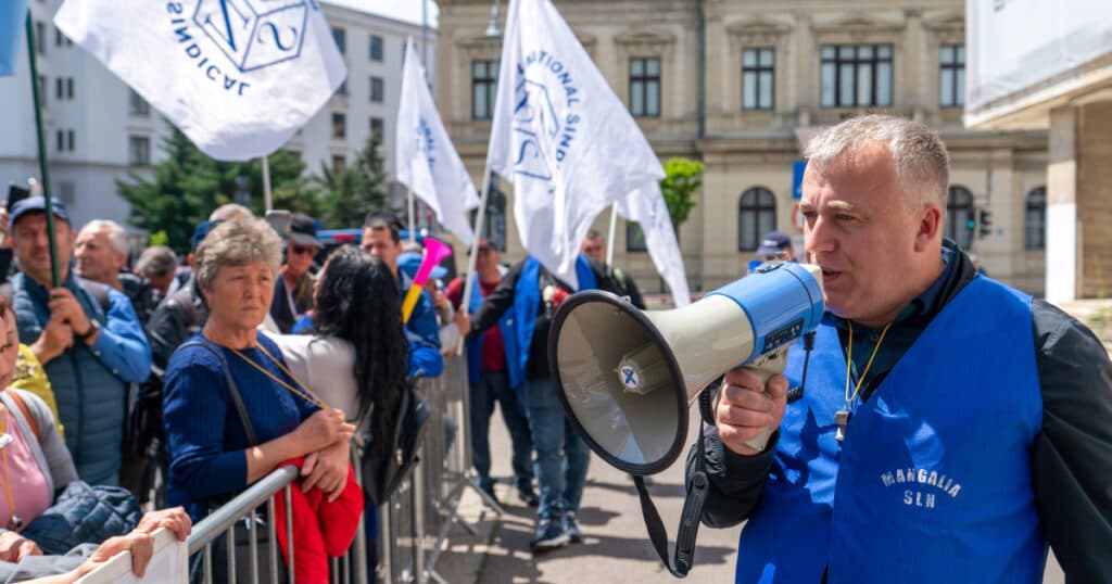 Sindicatele se întâlnesc astăzi pentru a decide asupra unor noi proteste, ca urmare a ordonanței „austerității”